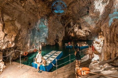 Kysttur med besøg i Emerald Grotto fra Amalfi