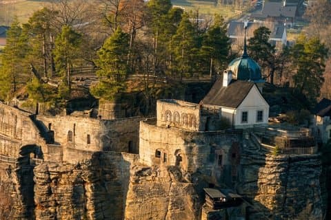 Excursion d'une journée à Crystal Valley Glassblowing et Rock Castle au départ de Prague