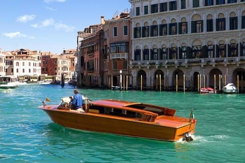 Venedig Privat vandtaxi fra dit hotel til Santa Lucia Station