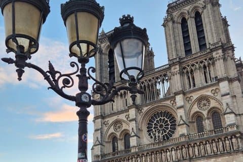 Visita guiada interior y exterior por la noche de la catedral de Notre Dame