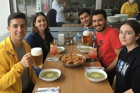 3hr Food Crawl em Cancun com alimentos locais e bairros