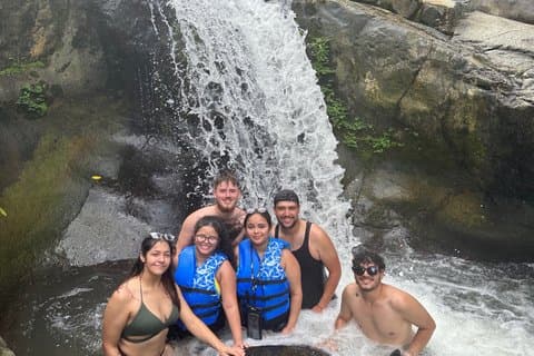 Natuurlijke Waterglijbaan Avontuur in El Yunque met Beach Day