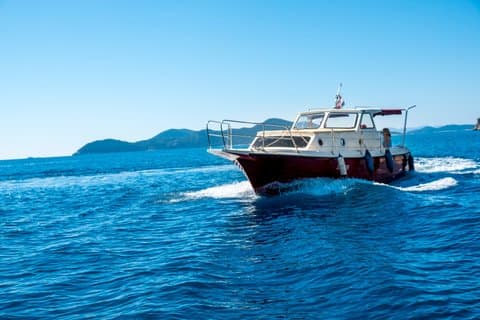 Traditional Vintage Boat: Explore Islands And Find Hidden Caves