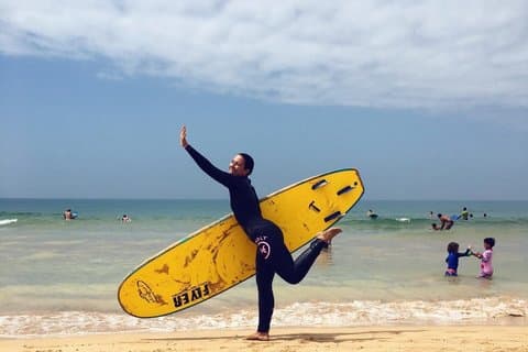 Clases de surf en Praia da Rocha – Aptas para principiantes + Grupos reducidos