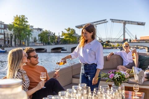 Amsterdã: cruzeiro de 2 horas pelo canal, incl. Bebidas e petiscos holandeses