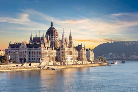 Budapest Spaziergang : Parlament, Basilika und Donaukreuzfahrt