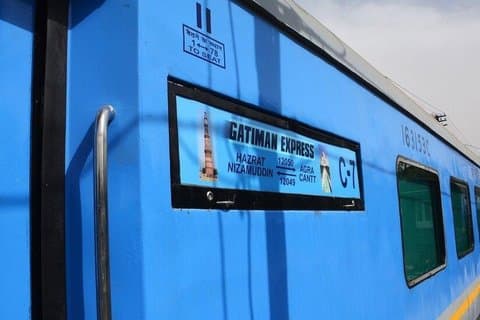 Excursión de un día de Delhi a Agra y Taj Mahal en tren expreso con almuerzo