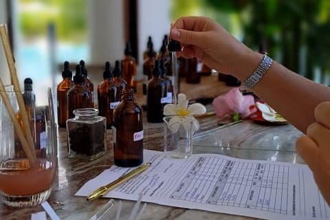 Parfüm-Workshop in Tahiti: Kreieren Sie Ihr eigenes polynesisches Parfüm