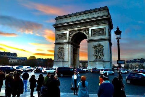 Se 15 plus Paris Sights Tour og sjov parfumeoplevelse