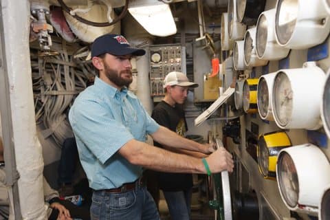 Iowa Experience Crew Geleide Engineering Tour