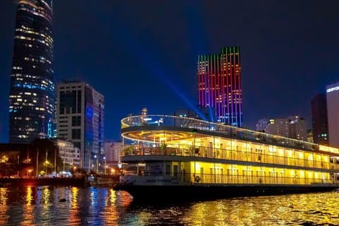 Cruzeiro de jantar no rio Saigon com entretenimento ao vivo