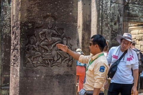 Inglês Angkor Wat Sunrise & Small Circuit Adventure