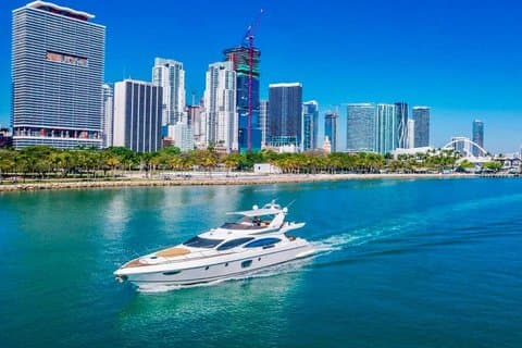 Privat luksus Azimut med 2 jet ski inkluderet