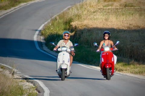 Vespa Tour in Umbria Spello and Assisi with Pic Nic