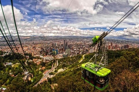 Eintritt nach Monserrate, Hin- und Rückfahrt mit der Seilbahn oder Standseilbahn
