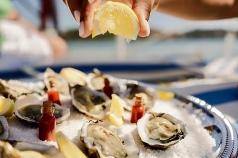 Ostronprovning Segelbåtstur i Lissabon med grönt vin