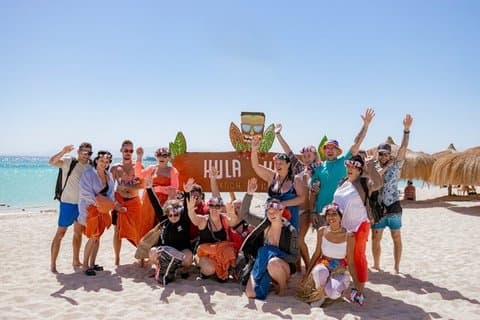 Hurghada : Hula Hula Island Boat trip with Parasailing & Lunch