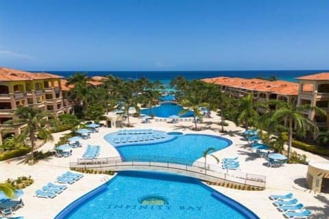 Restauranter i nærheten av Roatán Infinity Bay Feriesenter