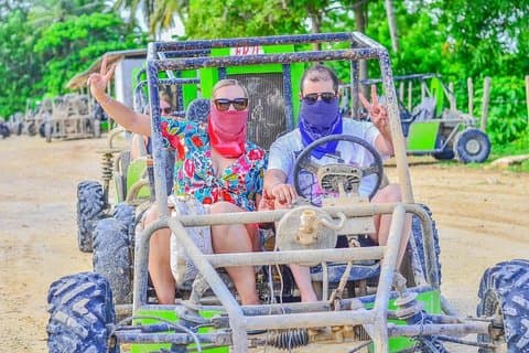 Avventura in Buggy a Punta Cana Esplora la spiaggia e la grotta d'acqua di Macao