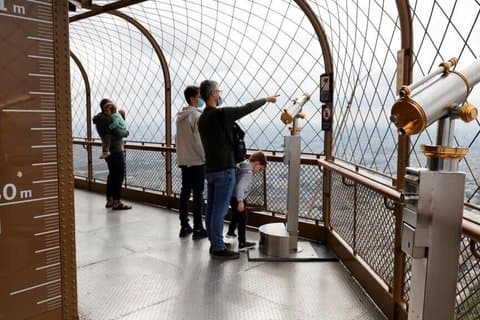 Tour Eiffel Visite en petit groupe en ascenseur avec option Sommet