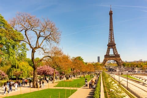 Paris Highlights from Rouen | Private Tour | Guide Optional