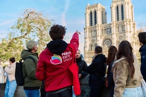 Notre Dame Ile de La Cite and Louvre Small Group Guided Tour