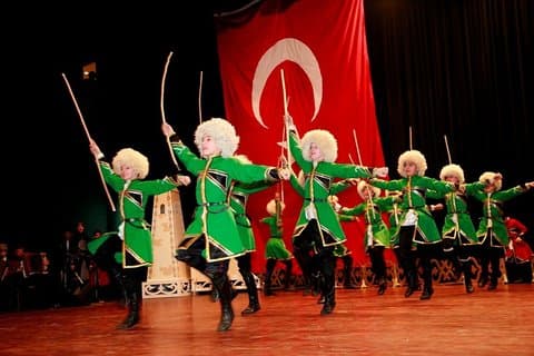 Traditionelle türkische Küche Abendessen und türkische Nachtshow
