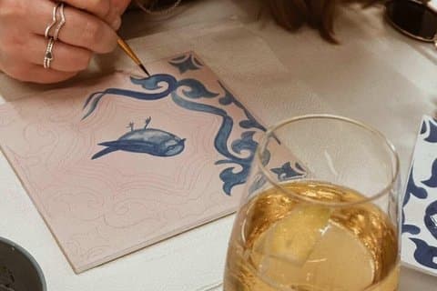 ポルトのダウンタウンのタイル画とカクテル-大聖堂