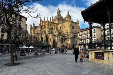 Tour Privado a Segovia Medio Día en Minivan