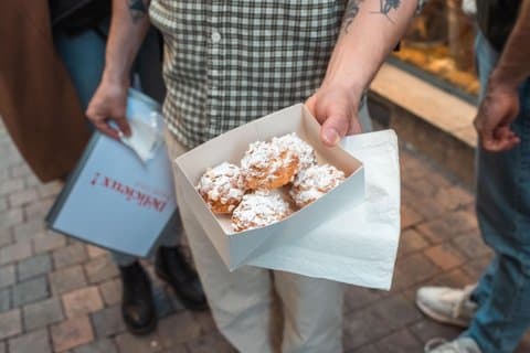 Bordeaux Walking Food Tour : History, Wine, Pastries & Aperitif