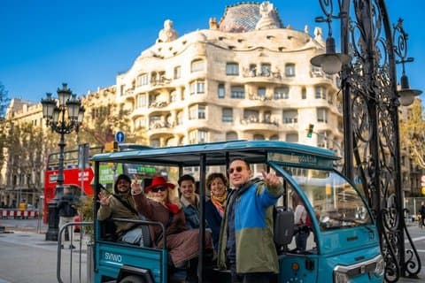 Tour en TukTuk por Barcelona, la montaña y la playa