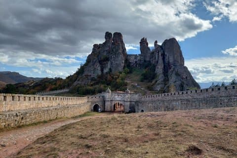 Tour privado a la fortaleza de Belogradchik y la cueva de Venetsa desde Sofía