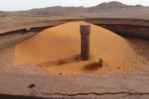 フェズ発メルズーガ砂漠2日間ツアー：お得でおすすめ