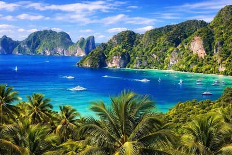 Excursão particular de mergulho com snorkel nas ilhas Phi Phi e Khai em lancha