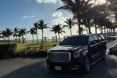 Turks- und Caicosinseln Privater SUV Flughafen Transport