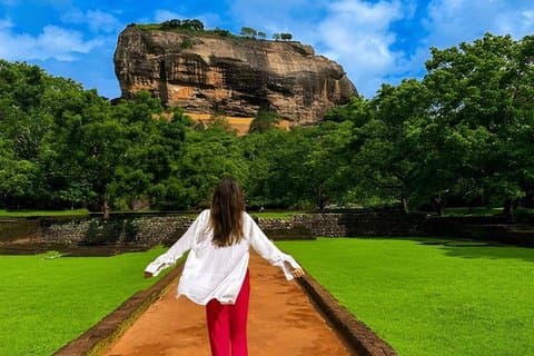 Rocher de Sigiriya, visite du village et safari animalier au départ de Pasikuda