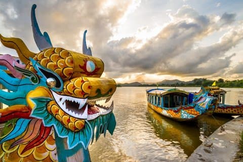 Oplev kulturelle skatte i Hue Private Dragon Boat Tour