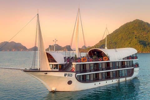 Hotell i nærheten av 2D1N Boutique Cruise Halong and Lan Ha Bay Experience