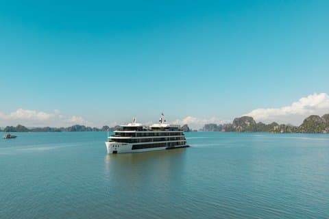 2-Day Ha Long Bay Adventure Aboard L’amour Cruise