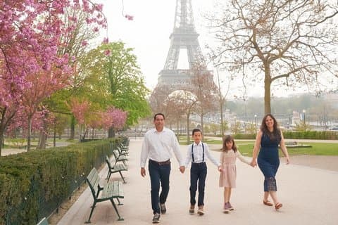Photo Session in Paris - Photographer at the Eiffel Tower