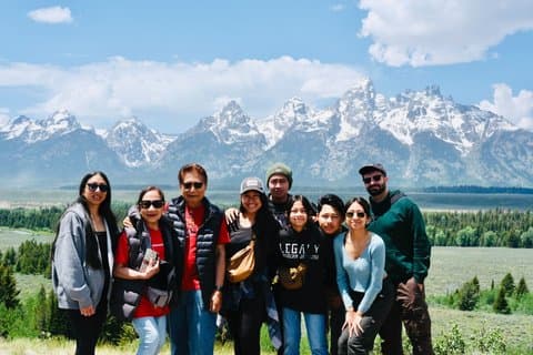 Small Group Yellowstone&Grand Teton 4-Day Tour w/2 Night Cabins