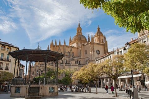 Madrid: Segovia and Ávila Tour with monuments optional Lunch