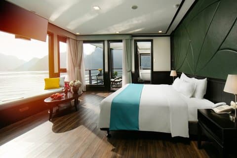 Explorez la baie d'Halong et la baie de Lan Ha sur une croisière pivoine 2D1N