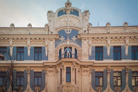 Riga: UNESCO Art Nouveau Walking Tour with Welcome Drink
