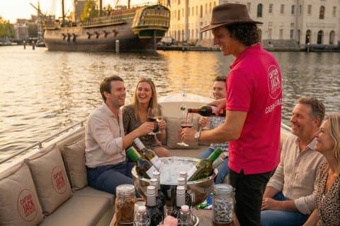 Amsterdam 90 minuter kanalkryssning med bar och snacks ombord.