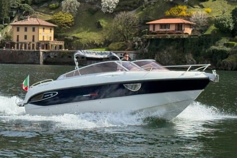 Lago de Como: Excursión privada en barco por el lago, un lugar muy apreciado por los VIP.