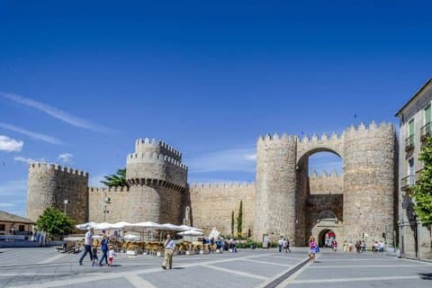 Ciao Avila: Private 2 - Passeggiata introduttiva di un'ora in città con Guida Locale