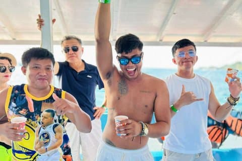 Boracay Party Boat or Yacht with Water Activities and Snack/Drink