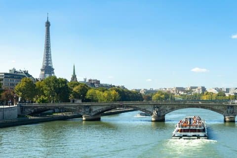 Paris Seine River Sightseeing Cruise Tour with Audio Guide