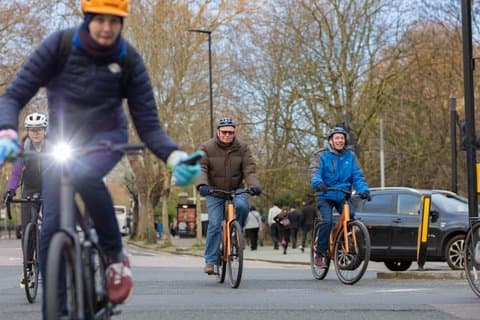 Tour ciclistico privato in bici elettrica con destinazione Londra